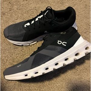 On Cloud runner men’s size 9
